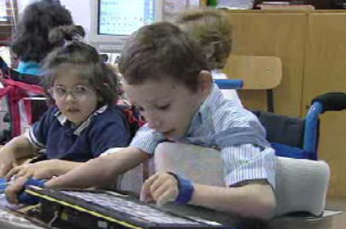 Computadores auxiliam crianças com deficiências