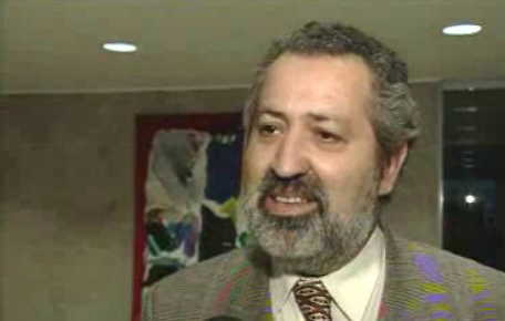 Professores ameaçam com greve