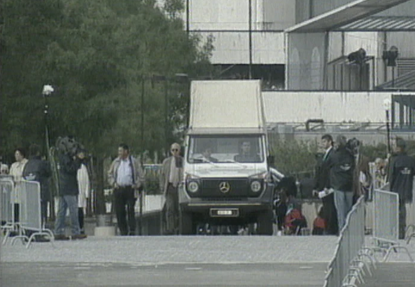 Papamóvel percorre Fátima