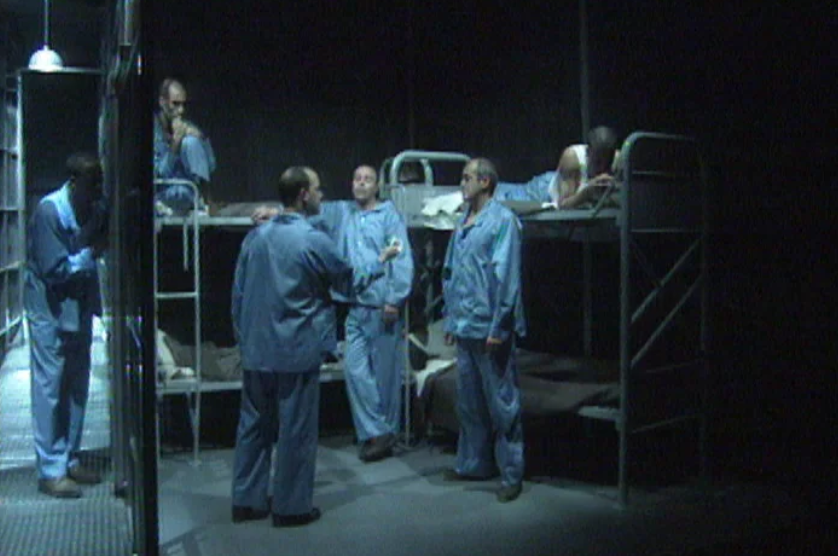 Peça de teatro “Não Sobre Rouxinóis”