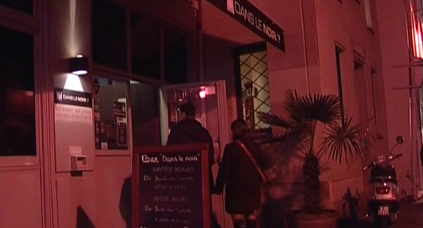 Restaurante às escuras