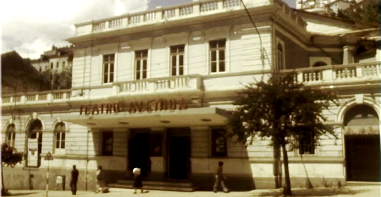 O Teatro Avenida e a Actividade Cultural em Coimbra