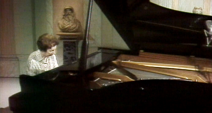 Entrevista a Nella Maissa