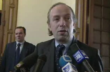 Santana Lopes contra a aliança do PSD com o CDS-PP