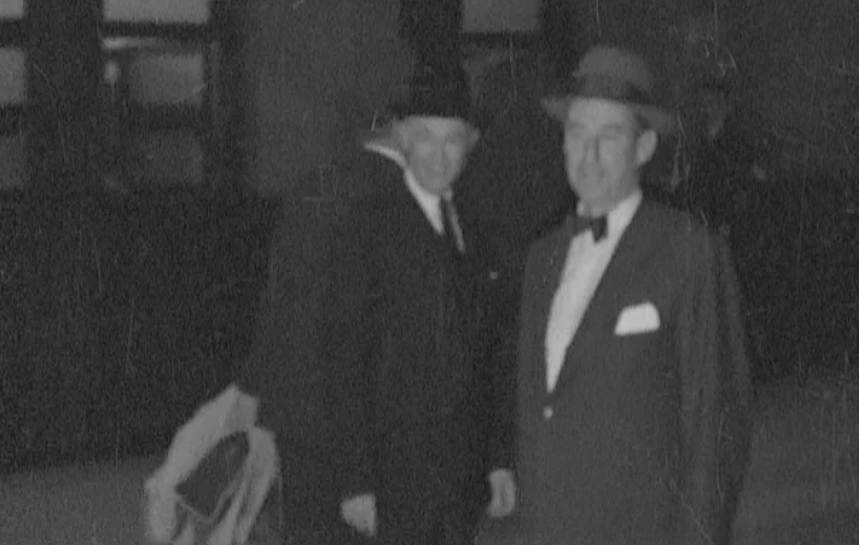 Adlai Stevenson II no Aeroporto de Lisboa