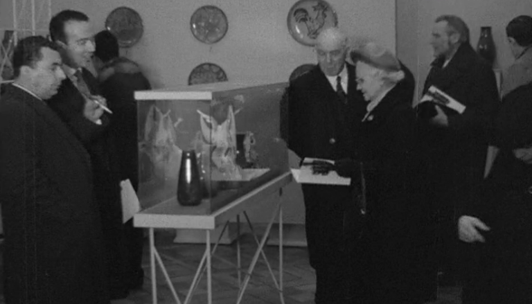 Exposição de cerâmica no Secretariado Nacional de Informação