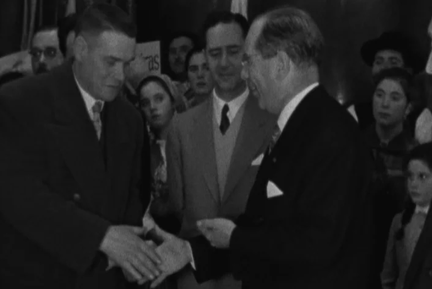 Grupos folclóricos prestam homenagem ao Rádio Clube Português