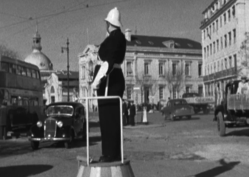 Trânsito no Cais do Sodré em Lisboa