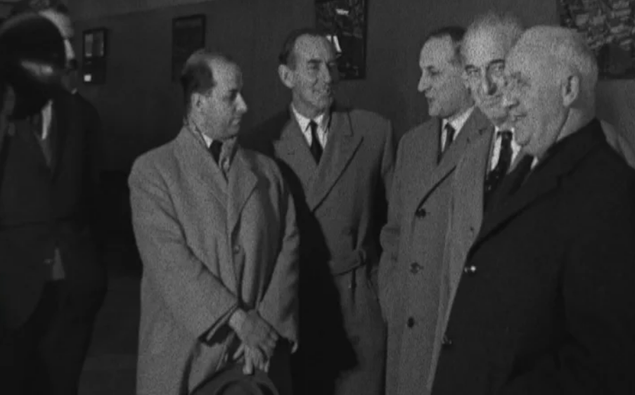 Chegada da equipa de bridge da Grã-Bretanha