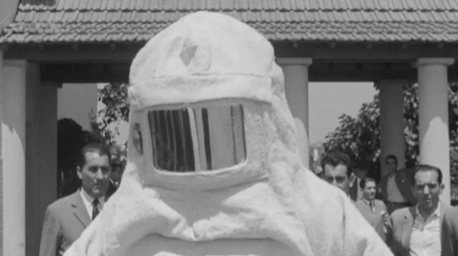 Bombeiros experimentam fatos à prova de fogo