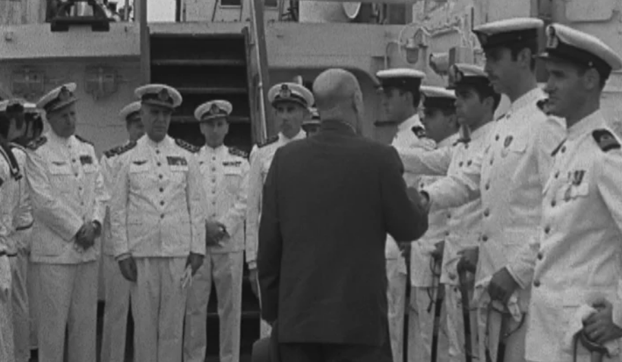 Visita de Quintanilha e Mendonça Dias ao Navio-Escola Sagres