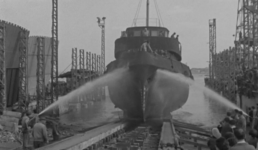 Lançamento à água de um rebocador para o Ultramar