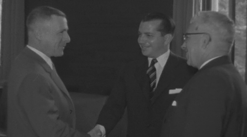 Itajuba Rodrigues apresenta cumprimentos a Sarmento Rodrigues