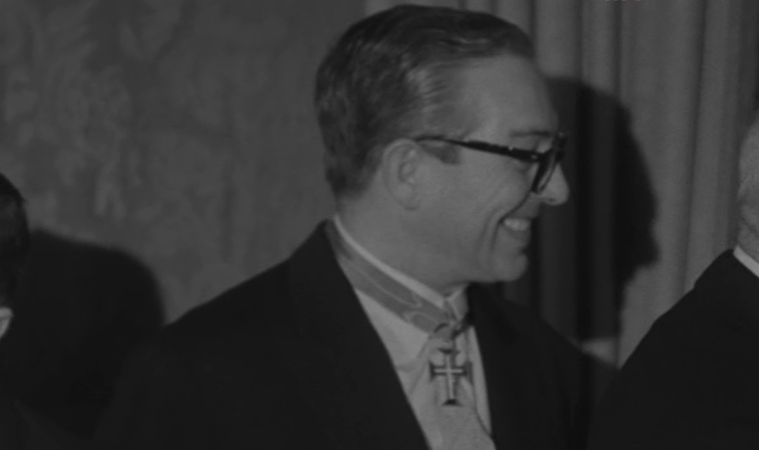 Condecoração de Tarujo de Almeida