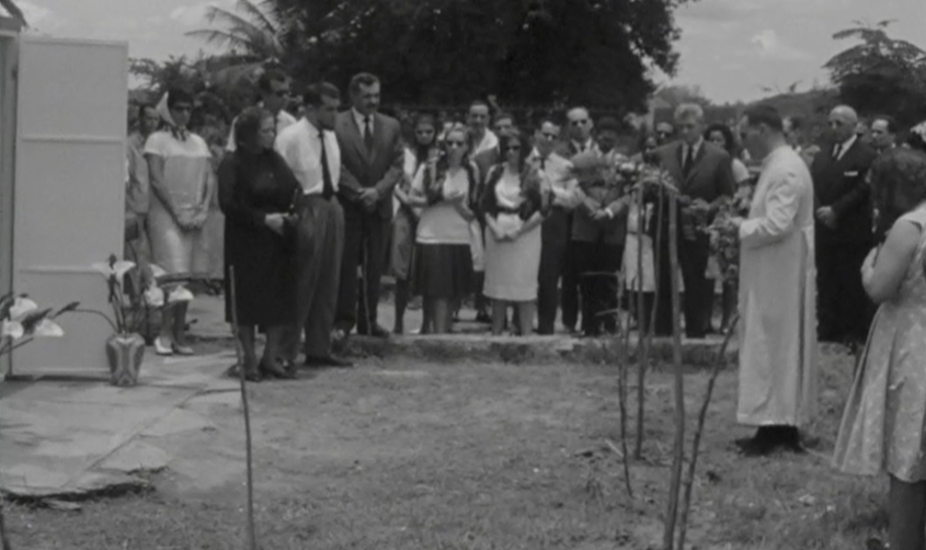 Romagem ao túmulo da poetisa Alda Lara