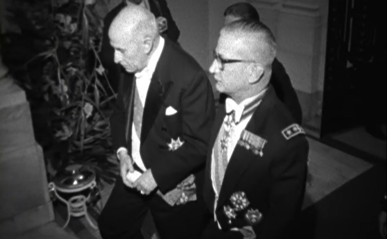 Homenagem a Américo Tomás do Clube Naval do Rio de Janeiro