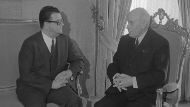 Américo Tomás recebe Antônio Delfim Netto