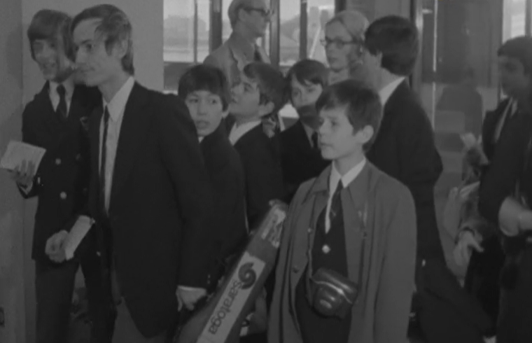 Chegada dos Pequenos Cantores de Chaillot a Lisboa