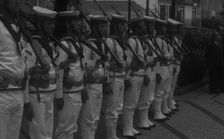 Homenagem aos soldados mortos na guerra no Porto