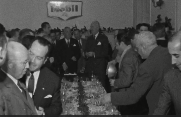 Distribuição de emblemas de antiguidade na Mobil Oil