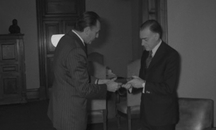 Oferta de exemplar de “Os Lusíadas” a Paulo Durão