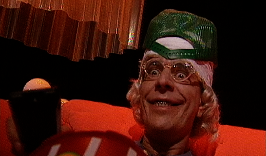 O Homem Pombo e a Mulher Ubíqua Contra o Homem Chaleira