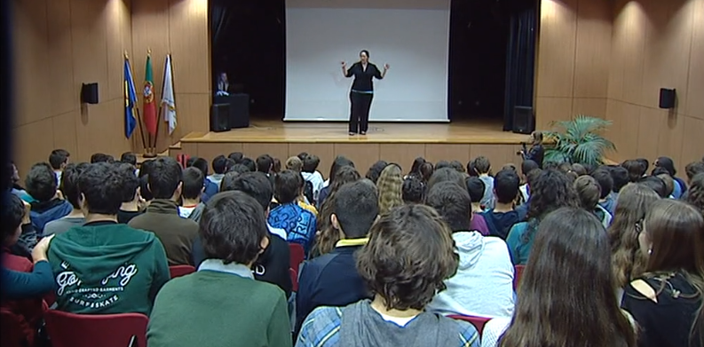 Conselheira dos EUA visita escola Horácio Bento de Gouveia