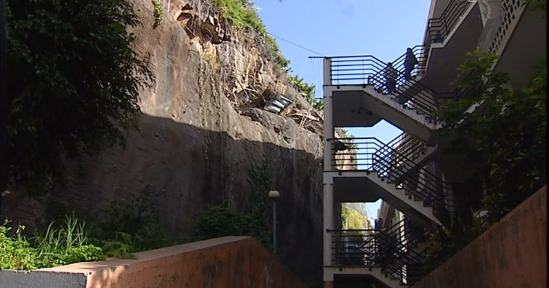 Consolidação da escarpa em Câmara de Lobos