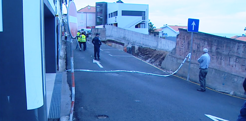 Queda de muro em Santa Maria Maior