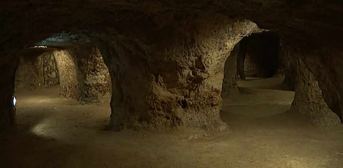 Grutas da Aldeia de Lapas