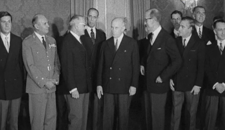 Fotografia de família do governo liderado por Marcelo Caetano