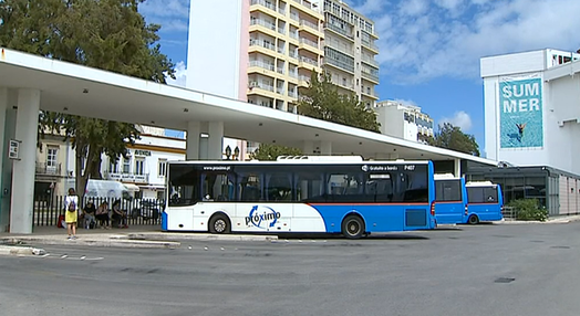 Falta de transportes públicos no Algarve