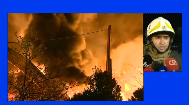 Incêndio numa fábrica de papel