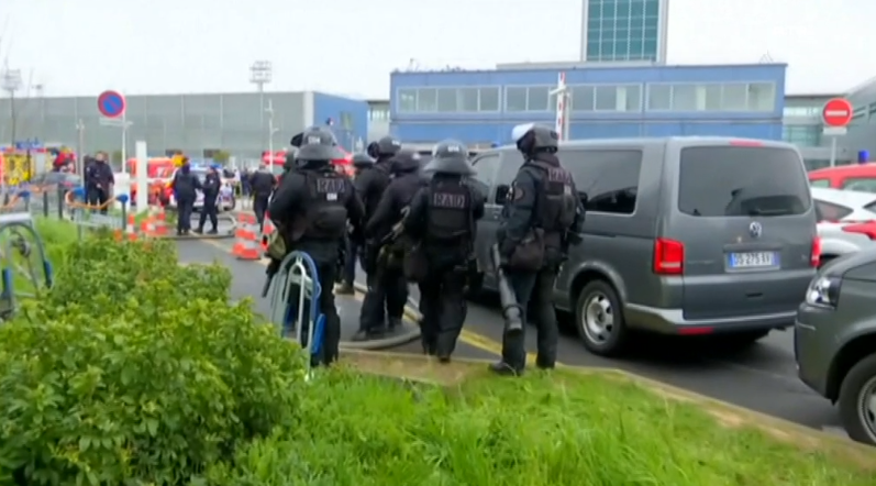 Ataque no aeroporto em Paris