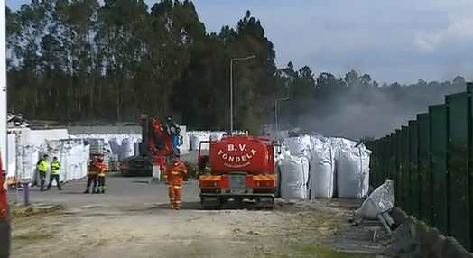 Incêndio numa fábrica em Tondela