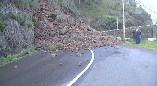 Derrocada entre a Serra de Água e a Encumeada