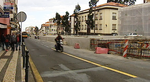 Repavimentação de estradas no Funchal