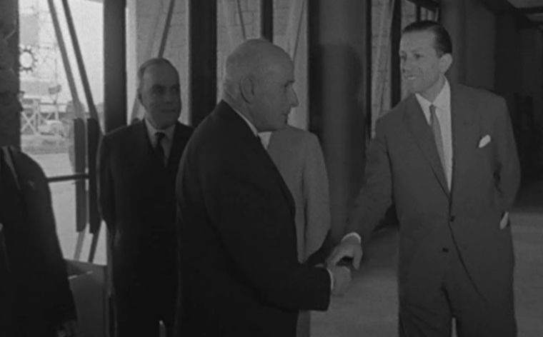 Visita de Américo Tomás à FIL