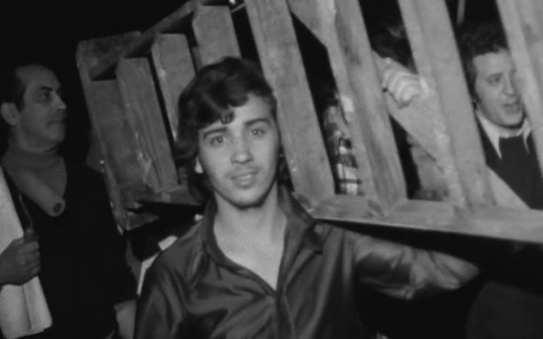 Colagem de cartazes eleitorais em Lisboa