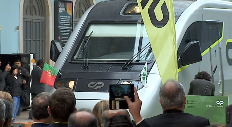 Comboio Alfa Pendular renovado