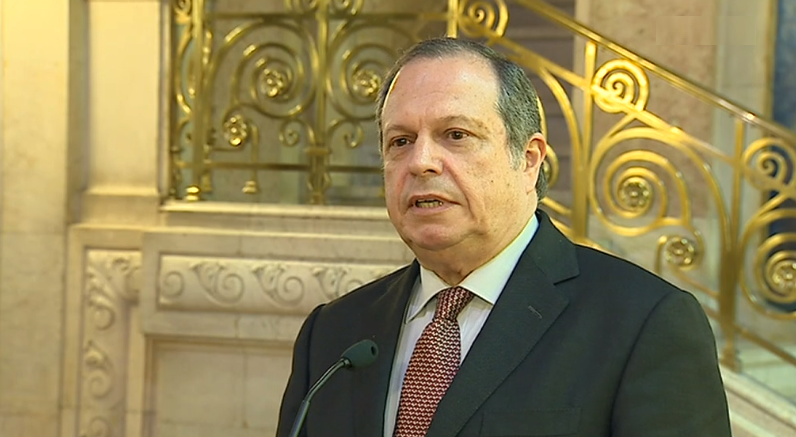 Carlos César reage ao défice de 2016