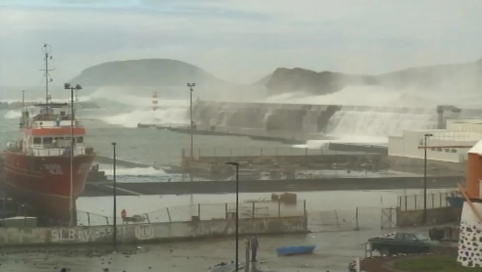 Estragos no porto da Madalena