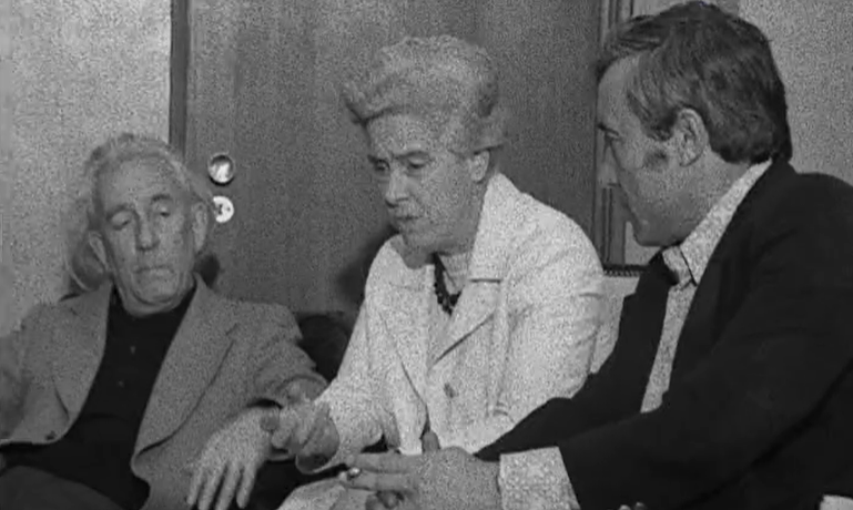 Reunião de Maria de Lourdes Belchior com escritores e artistas