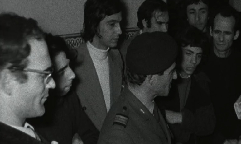 Populares ocupam instalações da FNAT no Porto