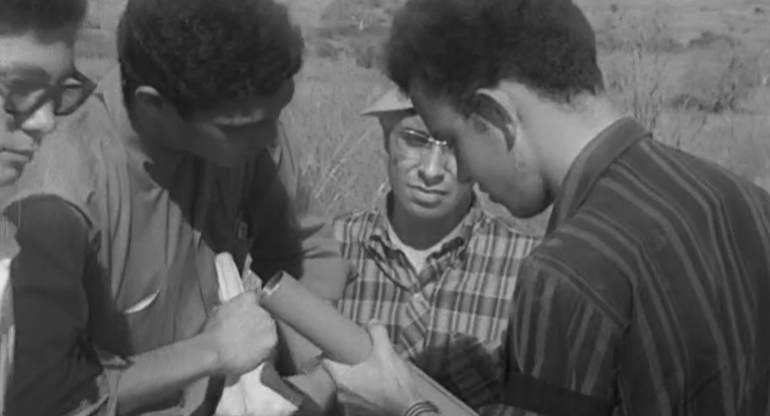 Lançamento de foguetão-miniatura em Angola