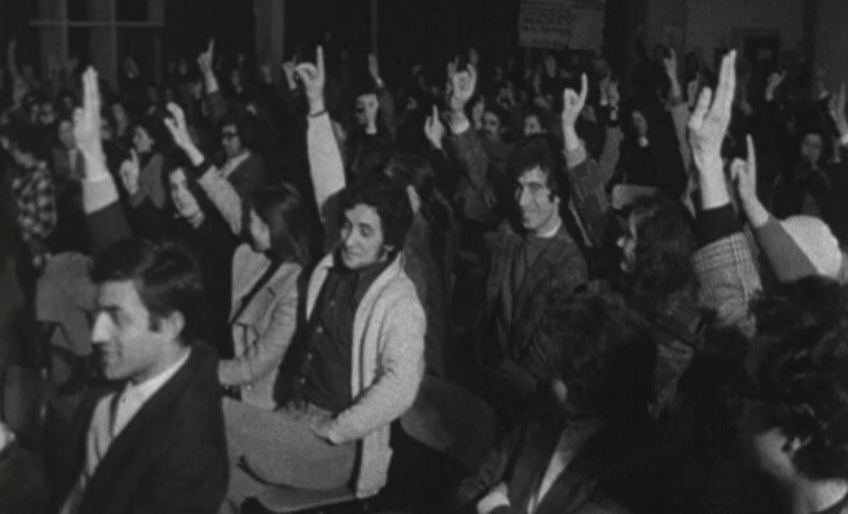 Plenário de professores e estudantes no Liceu Dom Dinis