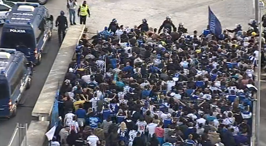 Detenção de adeptos do SL Benfica e do FC Porto