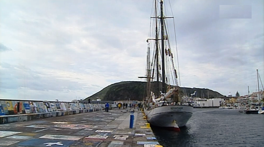 Navio “Avontouur” na Horta