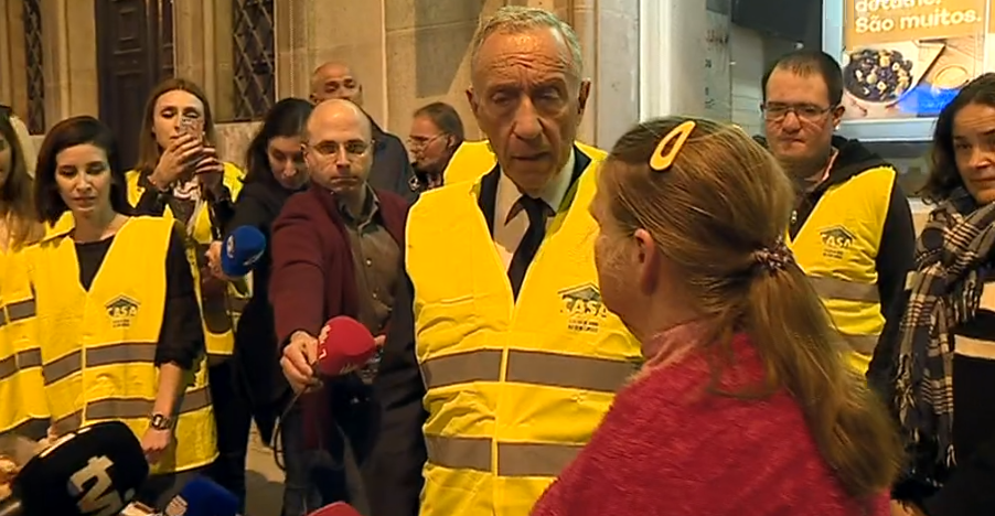 Marcelo Rebelo de Sousa distribui refeições aos Sem Abrigo