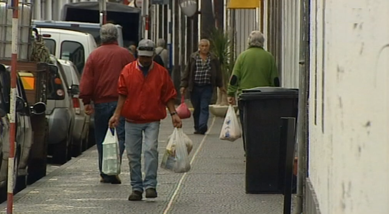 Sacos de plásticos vão passar a ser pagos